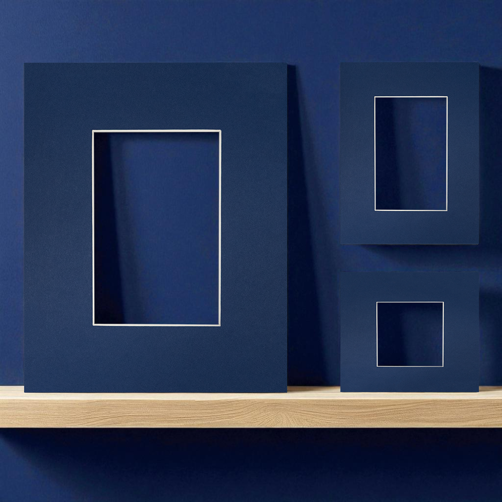 Deep blue mount with a white core